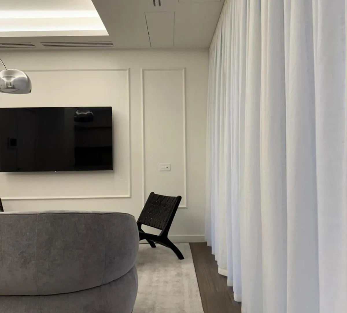 Ando\'S Boutique Apartment contacts